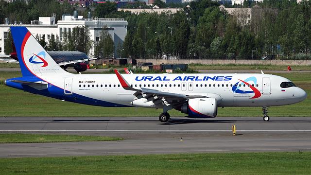 RA-73822:Airbus A320:Уральские авиалинии